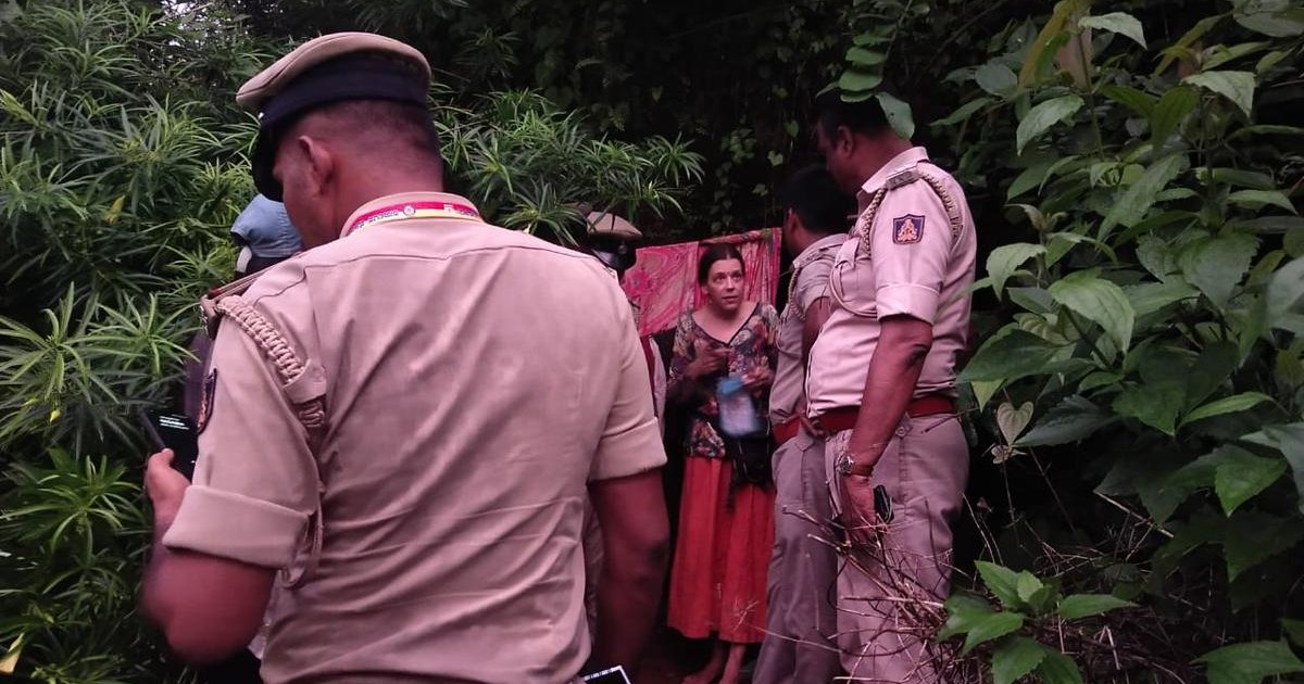 ভারতে গুহায় দুই মেয়েকে নিয়ে ‘ধ্যানমগ্ন’ রুশ নারী উদ্ধার