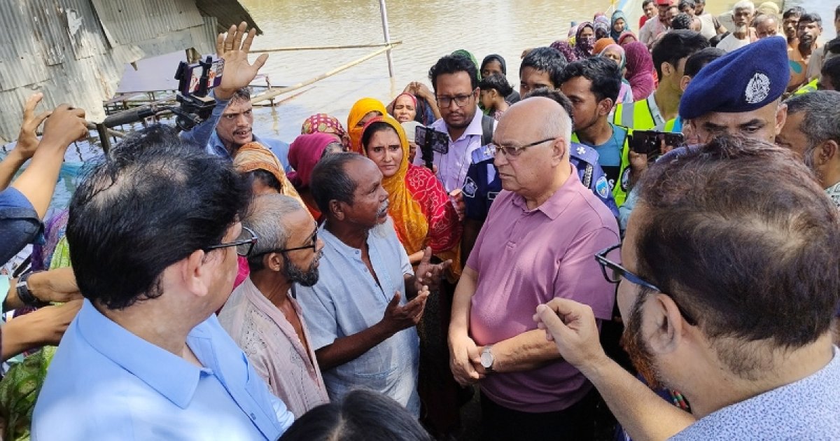 ফেনীর তিন নদীর বন্যা নিয়ন্ত্রণ বাঁধের কাজ এক নম্বর হতে হবে: উপদেষ্টা