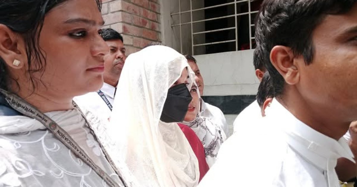 হত্যাচেষ্টা মামলায় জামিন পেলেন চিত্রনায়িকা অপু বিশ্বাস 