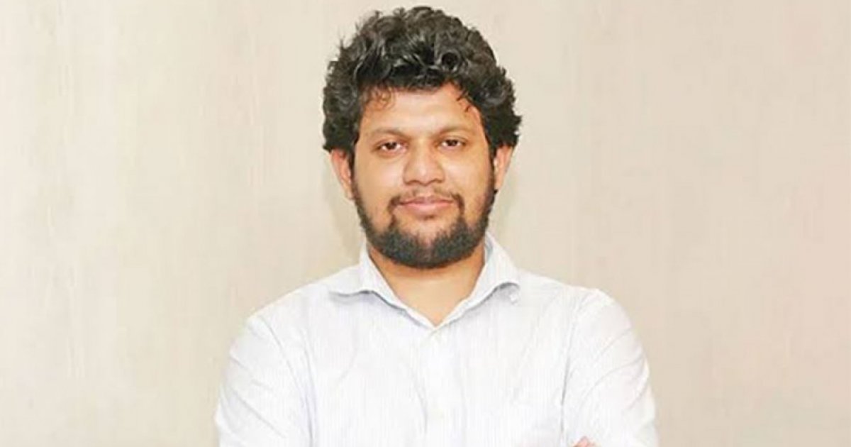 বড় শয়তান এখনও আমাদের কাঁধে শ্বাস ফেলছে: মাহফুজ আলম