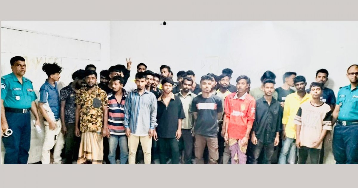 মোহাম্মদপুরে মাদক কারবারিসহ গ্রেফতার ৩৫