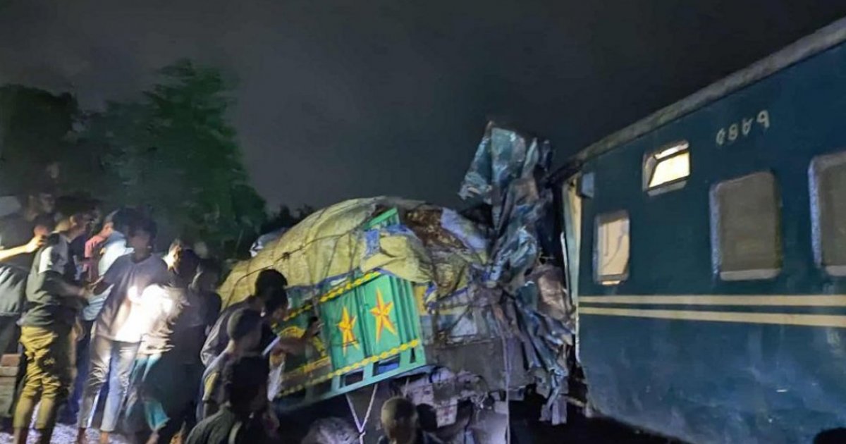সাড়ে ৪ ঘণ্টা পর খুলনা থেকে সারা দেশে রেল যোগাযোগ স্বাভাবিক