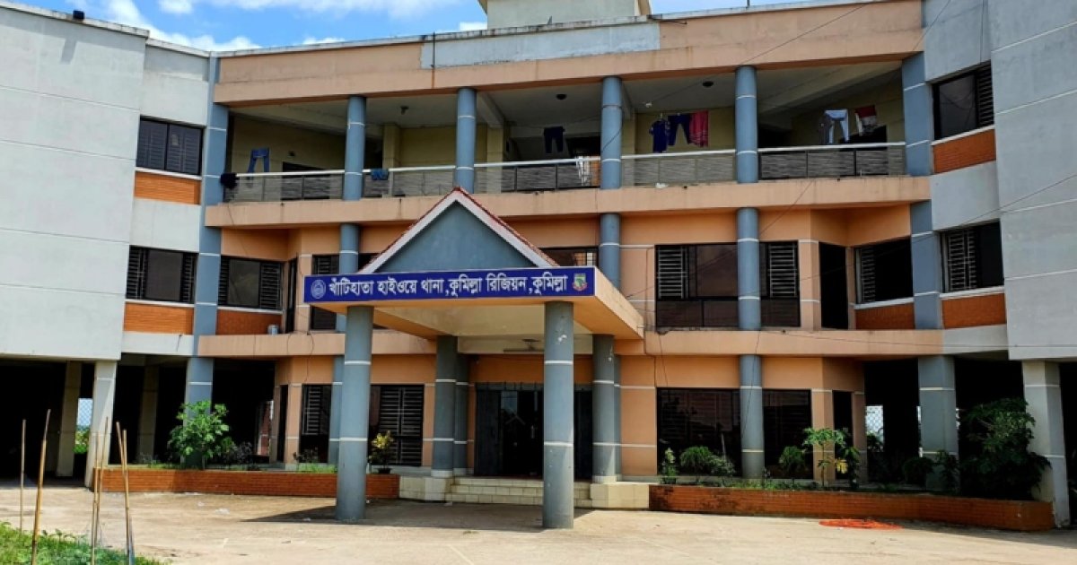 ৯০ হাজার টাকা ঘুষ নেওয়ার অভিযোগে থানার ওসিসহ ৬ পুলিশকে প্রত্যাহার
