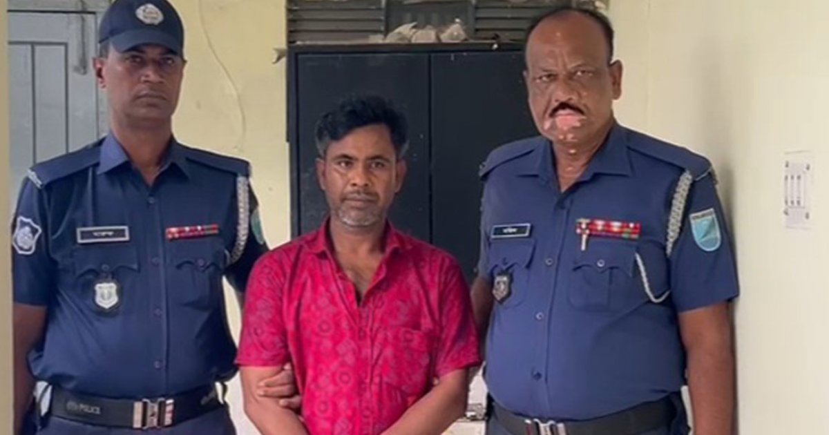 গাজীপুরে পলাতক আসামিকে ধরে পুলিশে দিলেন বিএনপি নেতা