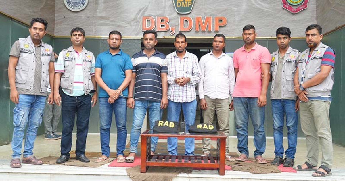 মতিঝিলে র্যাব পরিচয়ে ডাকাতির চেষ্টাকালে গ্রেফতার ৫
