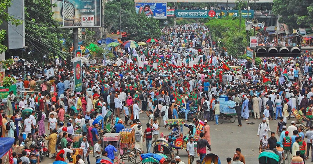 সমাবেশ স্থল ছাড়াও শাহবাগে অবস্থান করছেন জামায়াত নেতাকর্মীরা