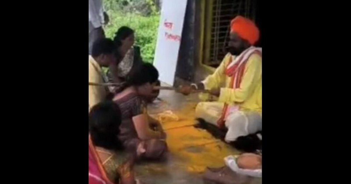 চিকিৎসার নামে লাঠিপেটা ও নিজের মূত্রপান করাতেন মহারাষ্ট্রের স্বঘোষিত বাবা