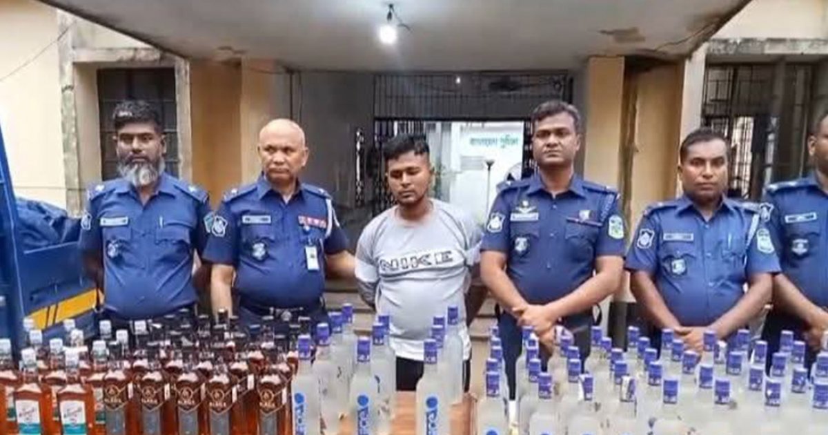 ময়মনসিংহের ধোবাউড়ায় ভারতীয় মদসহ একজন আটক