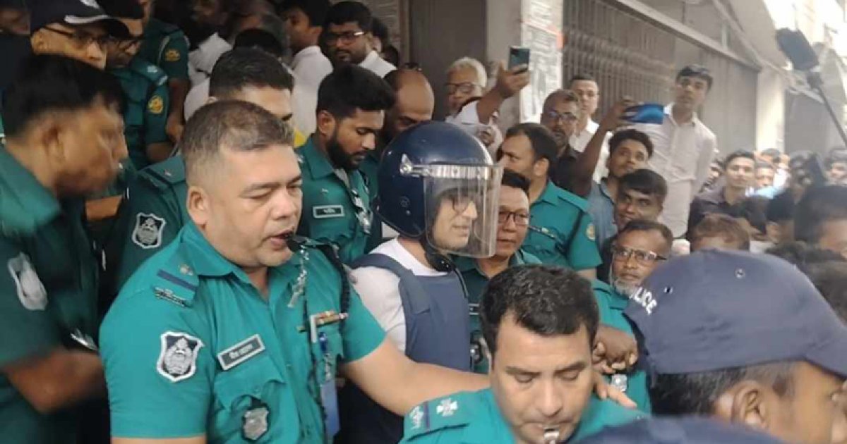 আপনারা নতুন প্রজন্মের সঙ্গে প্রতারণা করছেন: ব্যারিস্টার সুমন