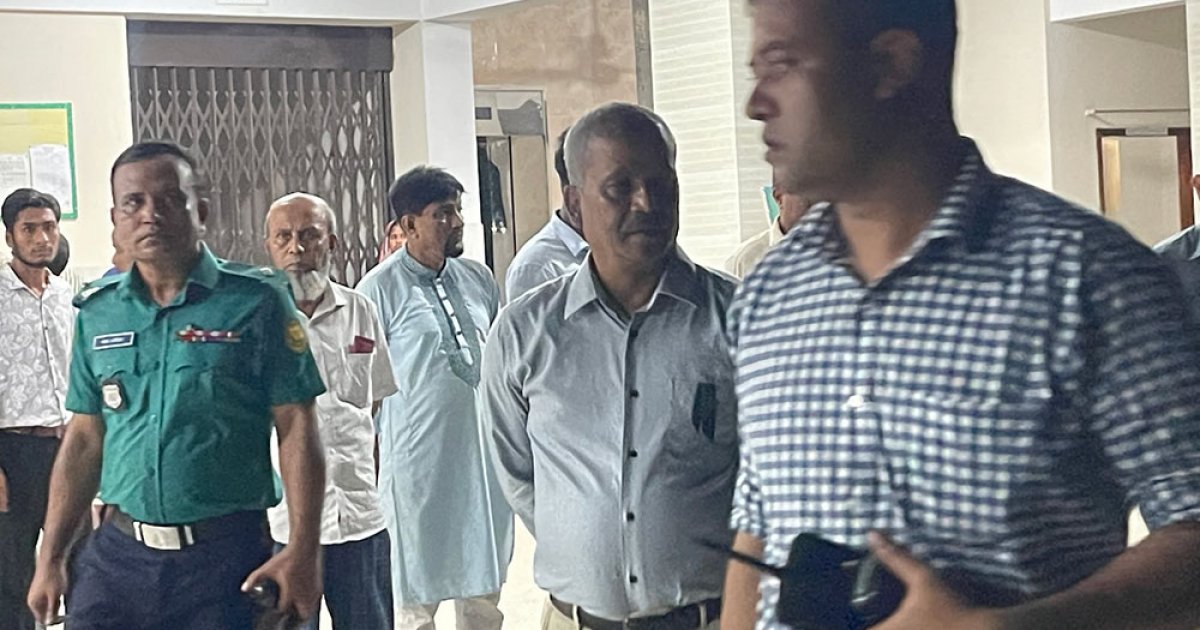 মাইলস্টোন কলেজে অবরুদ্ধ: ৯ ঘণ্টা পর বের হলেন দুই উপদেষ্টাসহ প্রেস সচিব