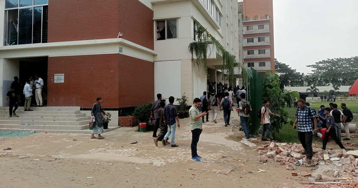 দাবি মেনে নেওয়ার আশ্বাসে অবরোধ তুলে নিলেন মাইলস্টোনোর শিক্ষার্থীরা