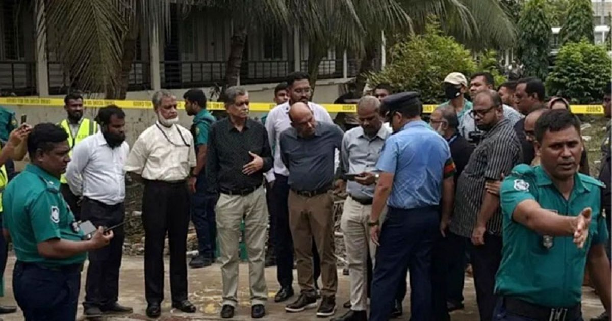 মাইলস্টোনে দুই উপদেষ্টা ও প্রেস সচিব অবরুদ্ধ