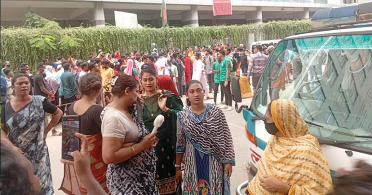 মানবিক কারণে ঘরে বসে থাকতে পারেননি তারা