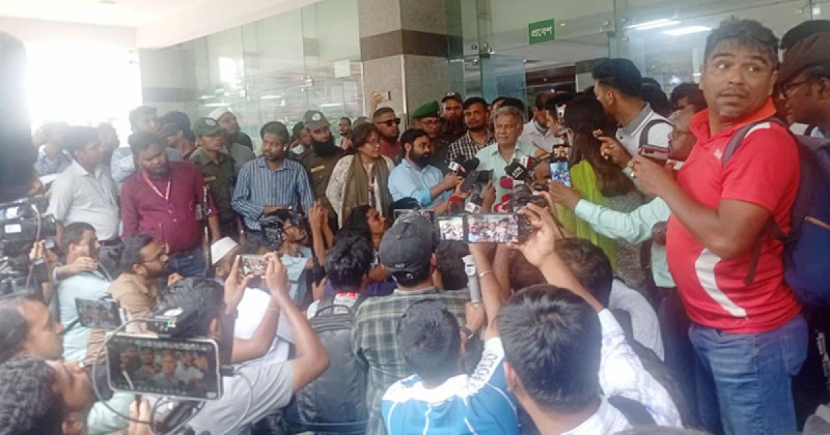 ভবিষ্যতে বিমান প্রশিক্ষণের স্থান নিয়ে নতুন করে ভাবতে হবে: নৌ-উপদেষ্টা