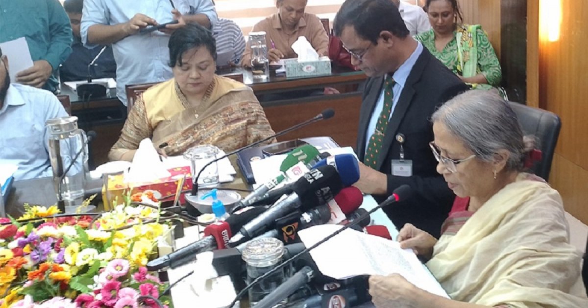 ইলিশের দাম বেশি হওয়ার কারণ জানালেন উপদেষ্টা