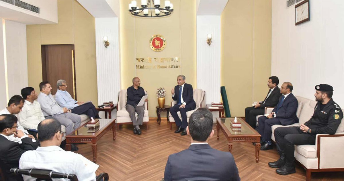 সন্ত্রাস দমনে বাংলাদেশ-পাকিস্তান একসঙ্গে কাজ করবে: স্বরাষ্ট্র উপদেষ্টা