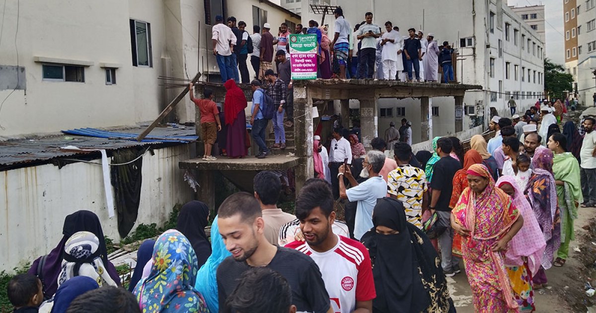 মাইলস্টোনের ছায়ায় কান্না: দূর-দূরান্ত থেকে ছুটে আসছেন মানুষ