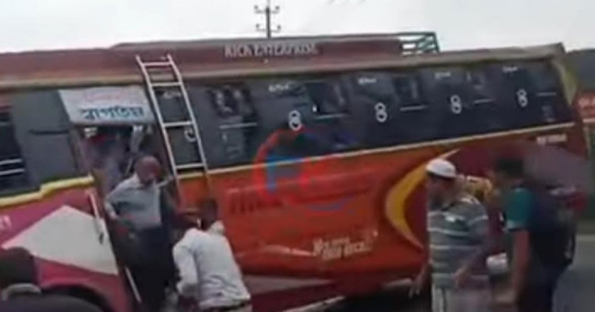 ফরিদপুরে যাত্রীবাহী দুই বাসের সংঘর্ষে নিহত ৩