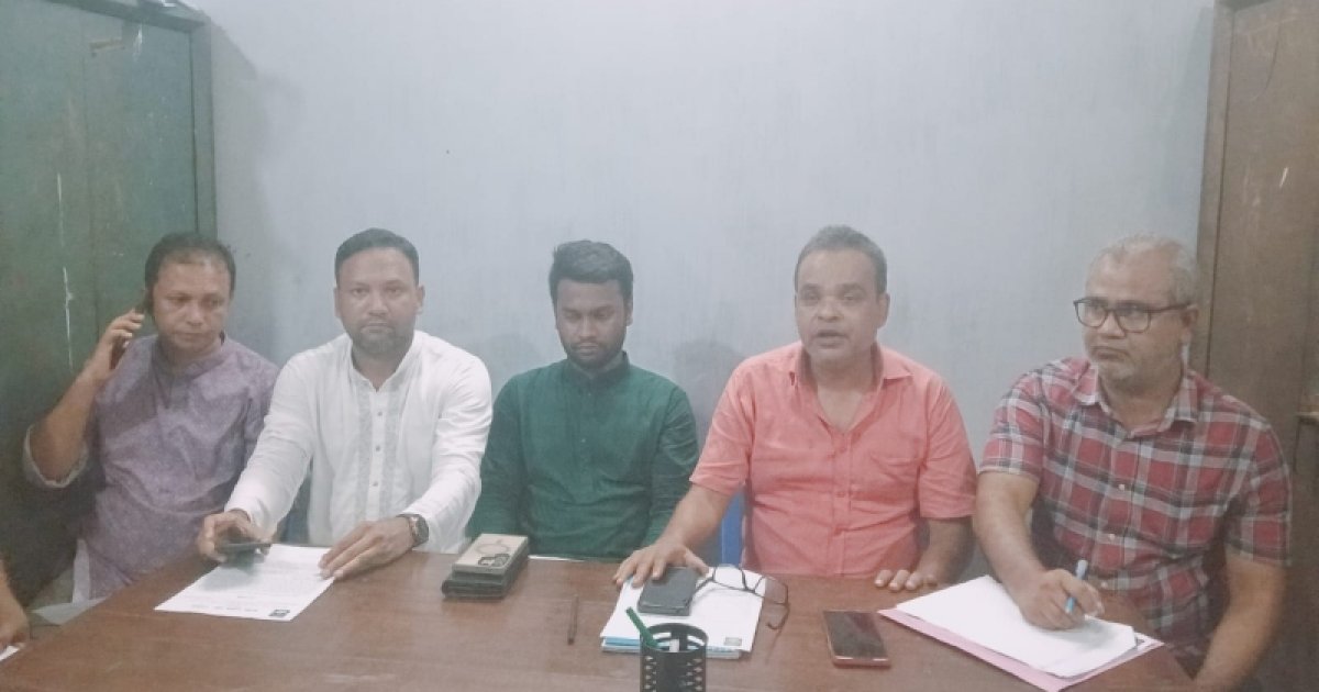 শহীদ মিনারে কর্মসূচির অনুমতি না দেওয়ায় ডিসিকে ফ্যাসিস্টের দোসর বললেন এনসিপি নেতা