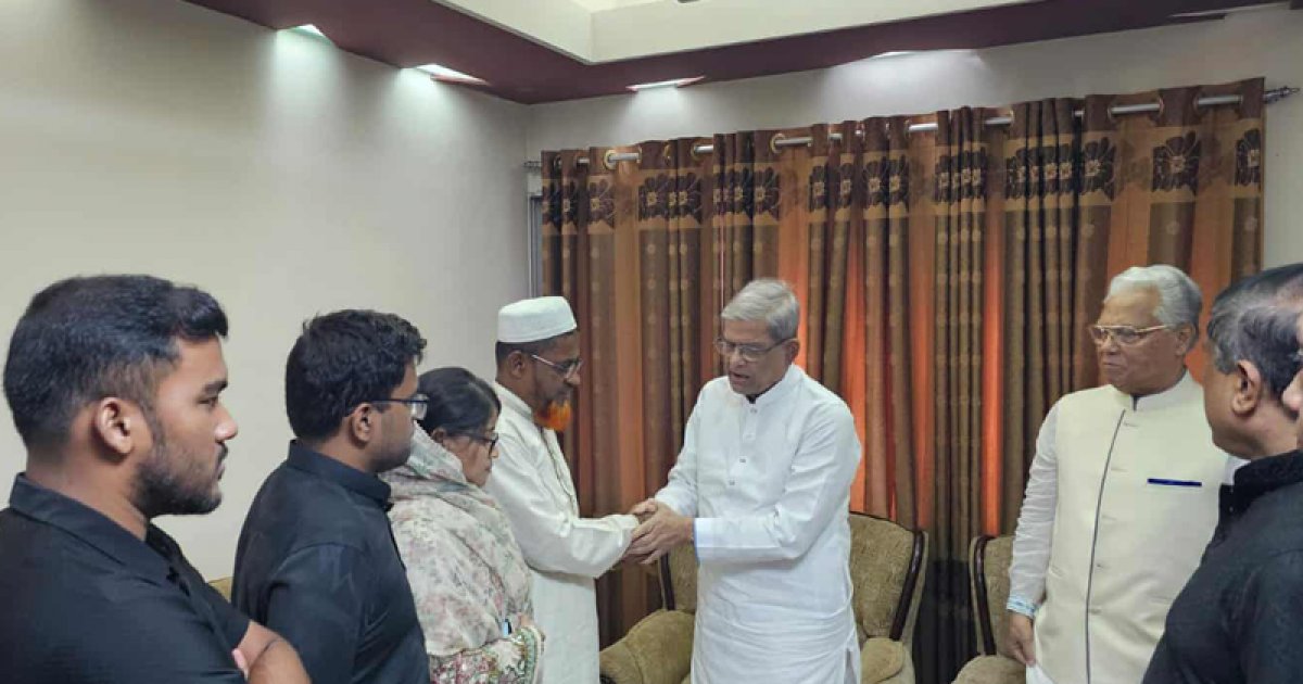 উত্তরায় বিমান বিধ্বস্ত: নিহত পাইলট তৌকিরের বাড়িতে মির্জা ফখরুল
