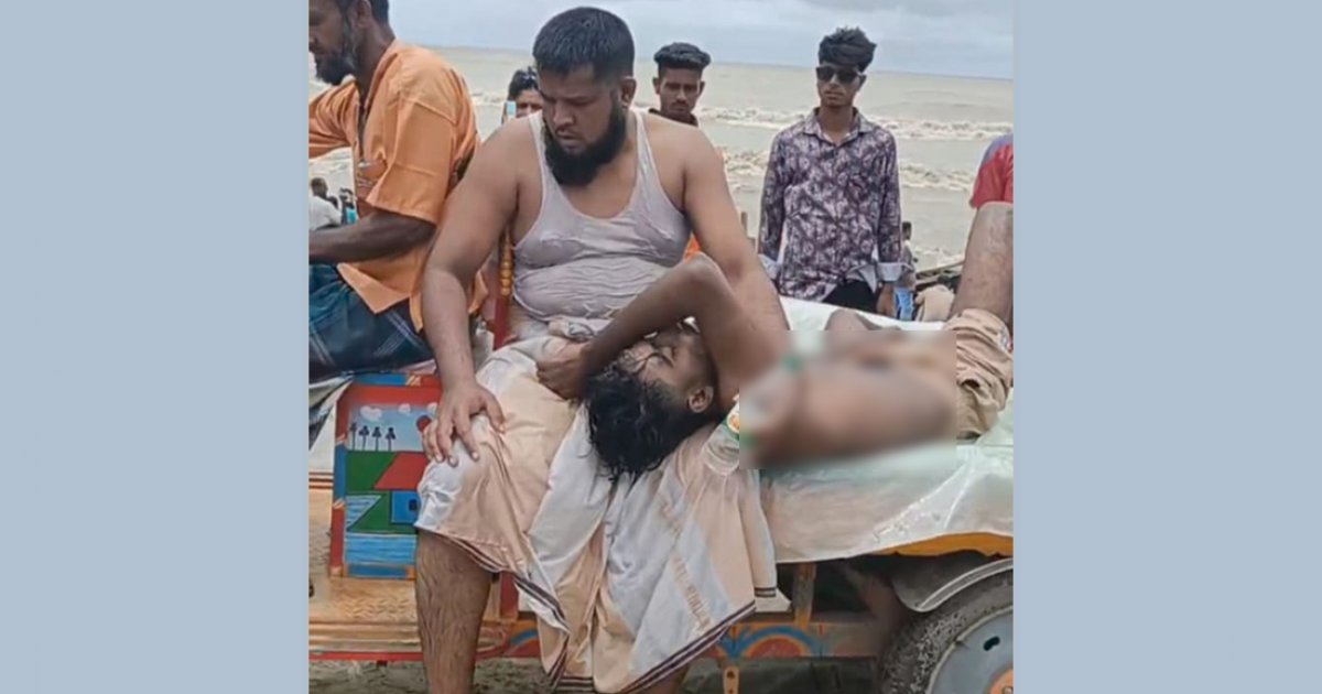 স্রোতে ভেসে যাচ্ছিলেন পর্যটক, উদ্ধার করলেন জেলে