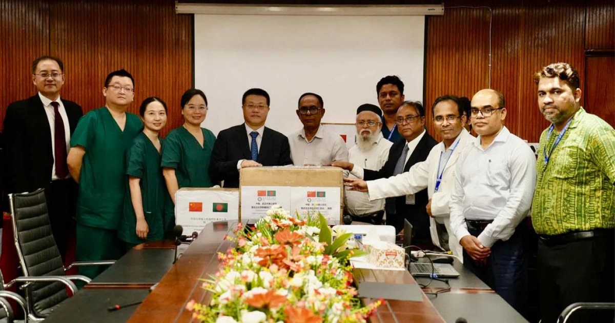 বাংলাদেশে চীনের জরুরি চিকিৎসা-সামগ্রী হস্তান্তর