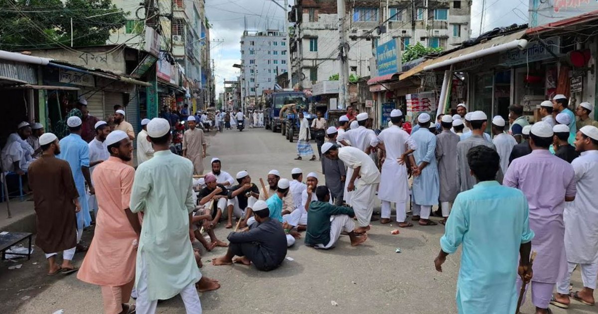 ময়মনসিংহে ৫ ঘণ্টা সড়ক অবরোধ শিক্ষার্থীদের, চলাচলে ভোগান্তি