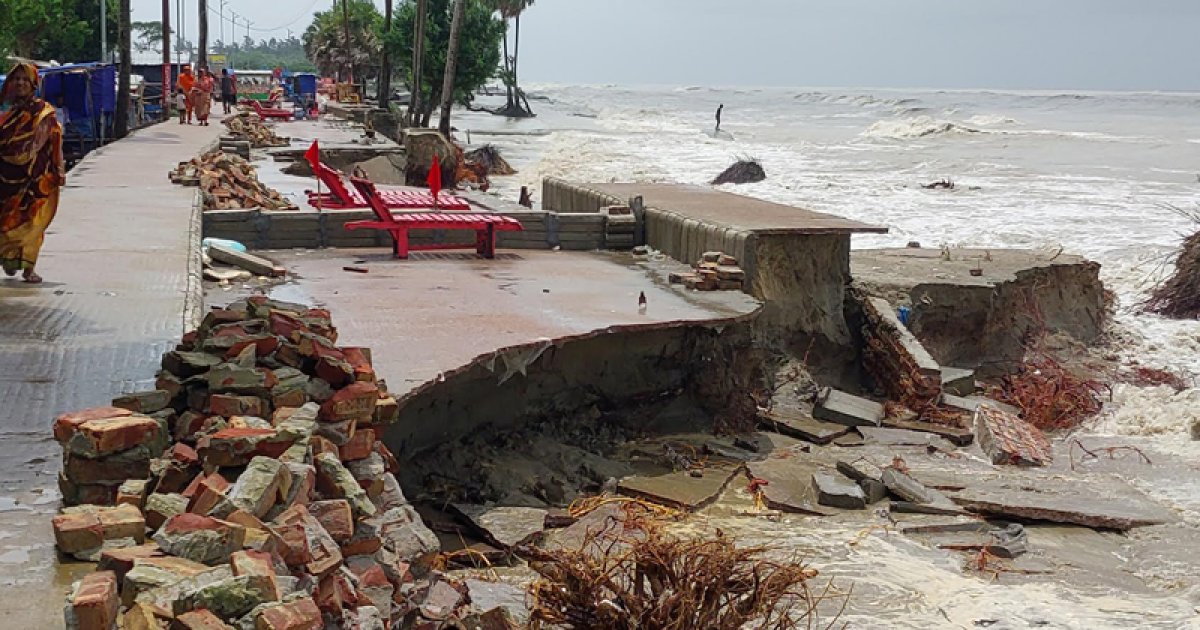 উদ্বোধনের আগেই সমুদ্রে বিলীন ৫ কোটি টাকার সড়ক