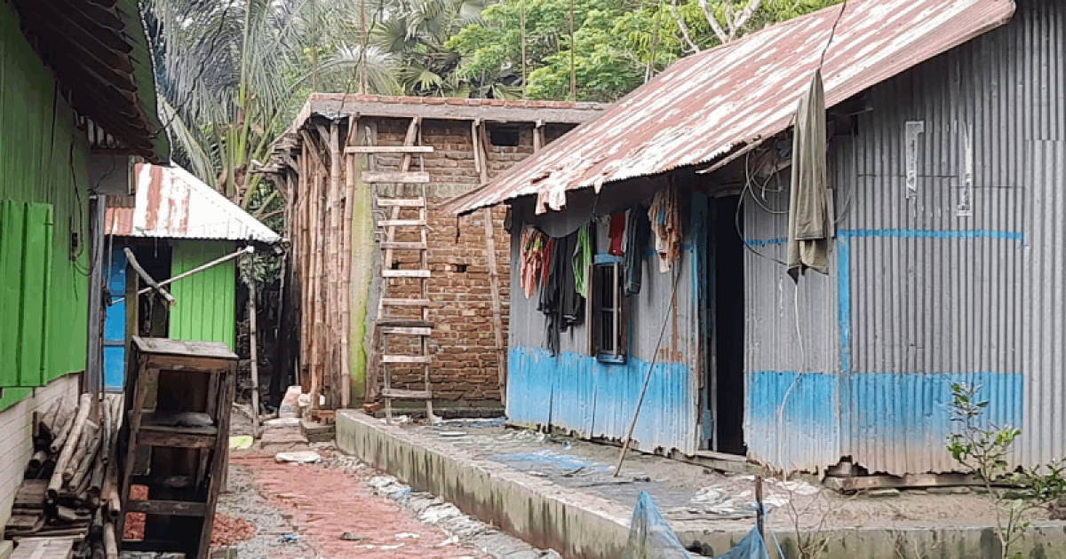 ৫ আগস্টের পর রাজ্জাকের বিলাসী জীবন ও পাকা বাড়ি দেখে অবাক এলাকাবাসী