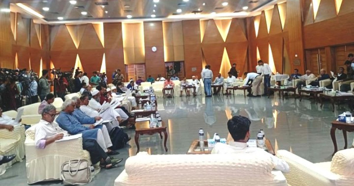 চার প্রতিষ্ঠানে নিয়োগ আইনি না সাংবিধানিক প্রক্রিয়ায়, পক্ষে-বিপক্ষে যেসব দল