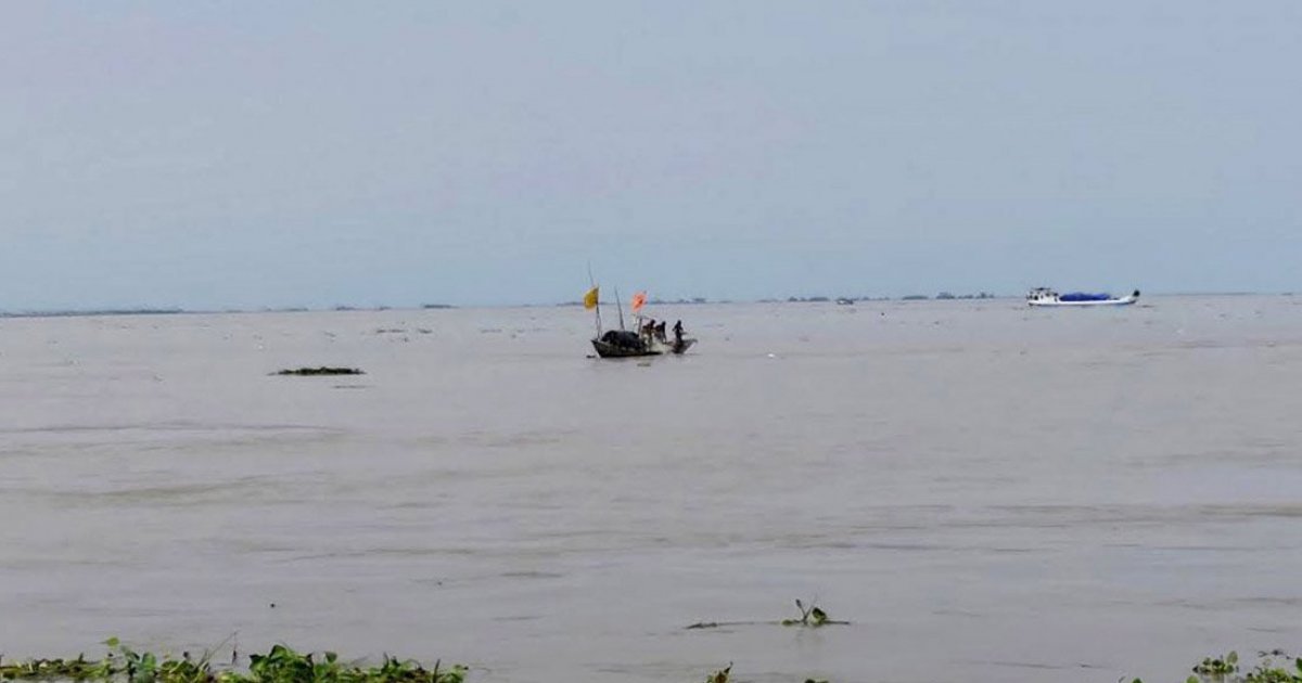 বাল্কহেডের ধাক্কায় ডুবে গেছে পণ্যবাহী ট্রলার