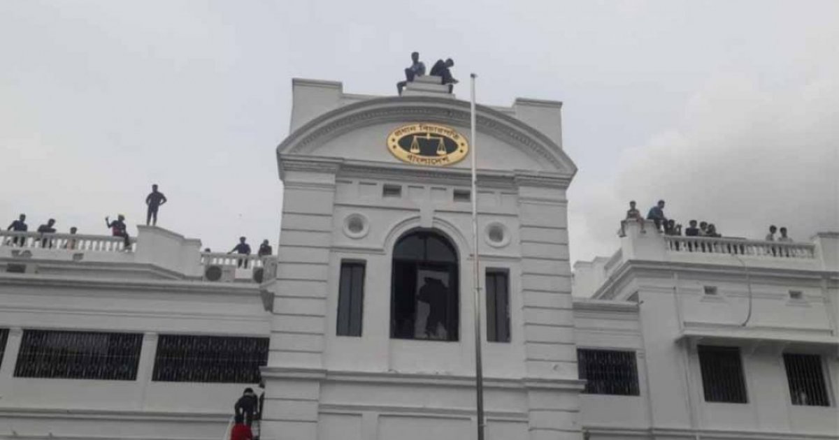 প্রধান বিচারপতির বাসভবন ভাঙচুরের ঘটনায় নির্মিত তথ্যচিত্র গেলো জুলাই স্মৃতি জাদুঘরে