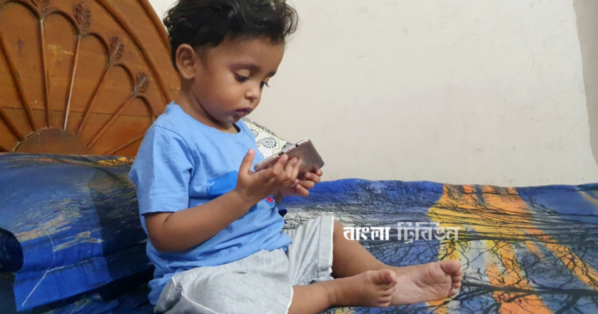 শিশুর হাতে স্মার্টফোন দেওয়ার আগে লেখাটি পড়ুন