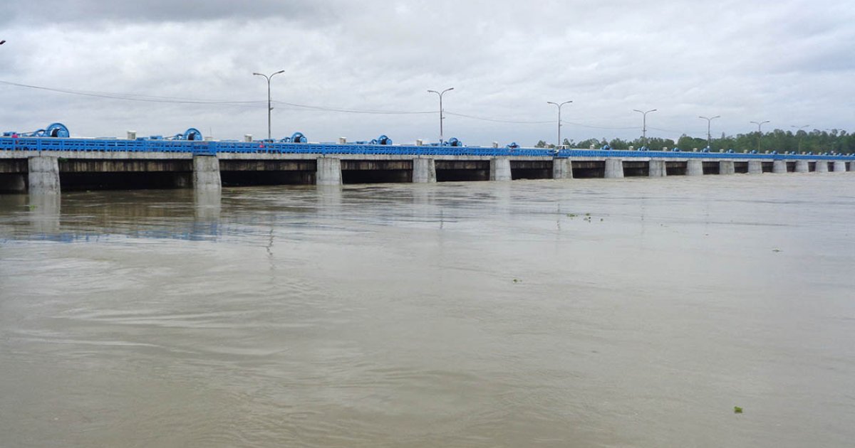ডালিয়া পয়েন্টে তিস্তার পানি বিপদসীমা ছুঁইছুঁই, খুলে দেওয়া হয়েছে ৪৪টি স্লুইসগেট