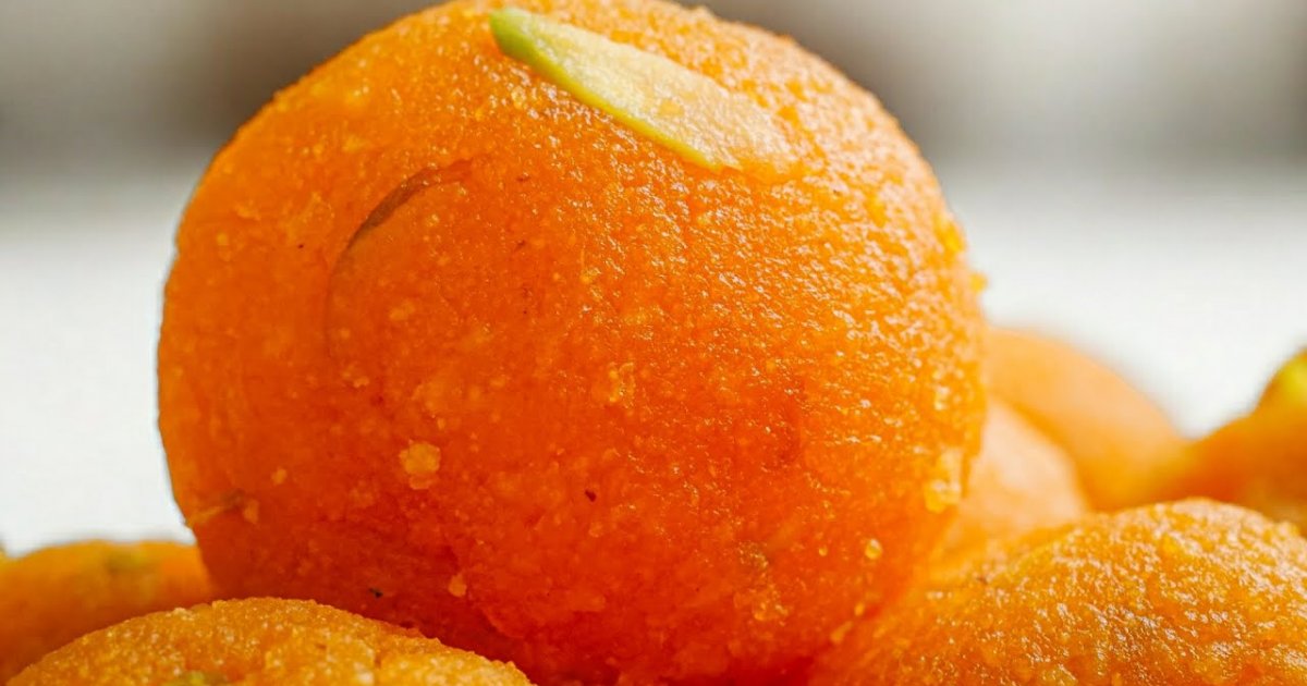 মজাদার এই লাড্ডু বানিয়ে ফেলা যায় বেসন দিয়ে