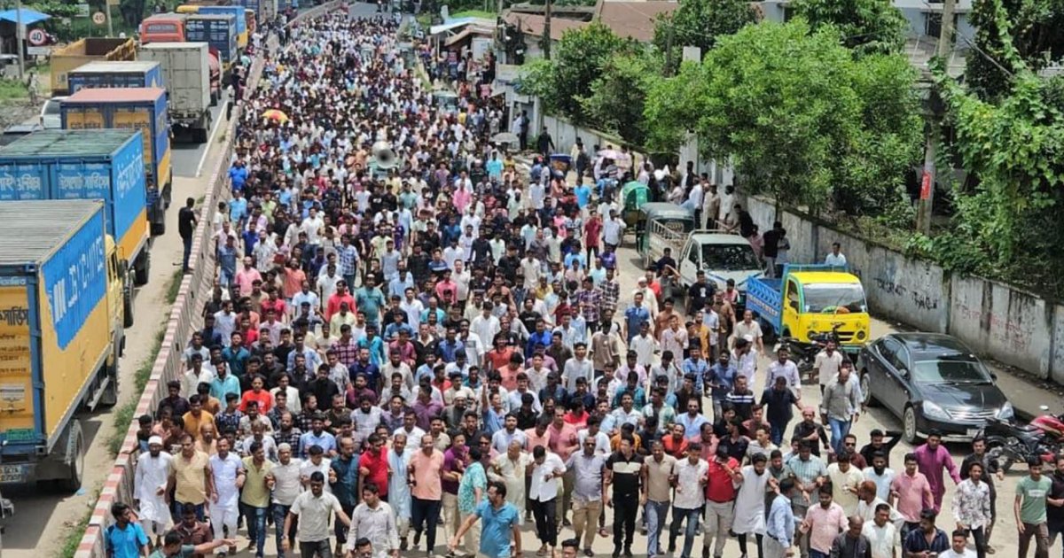 সংঘর্ষের ঘটনায় ৫ নেতা বহিষ্কার, প্রতিবাদে মীরসরাইয়ে বিএনপির বিক্ষোভ