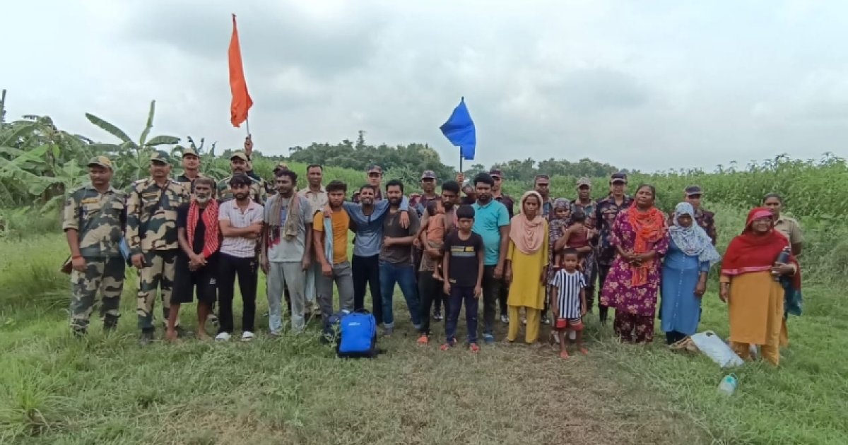 পতাকা বৈঠকে ১৭ বাংলাদেশিকে ফেরত দিলো বিএসএফ