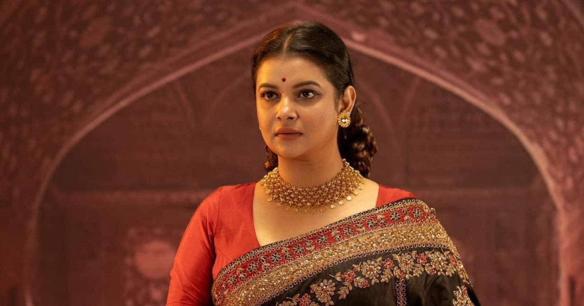 ‘রাজনীতি নামক এই অভিশাপ থেকে রক্ষা করো’