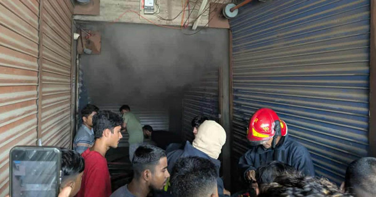 গুলিস্তানে মার্কেটের আগুন নিয়ন্ত্রণে