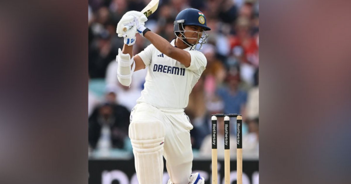 ১৬ উইকেট পড়ার দিনে জয়সওয়ালের ফিফটিতে ভারতের লিড