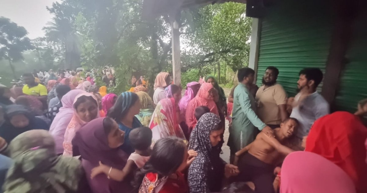 বিদ্যুৎস্পৃষ্ট ছেলেকে জড়িয়ে ধরে প্রাণ গেলো মায়েরও