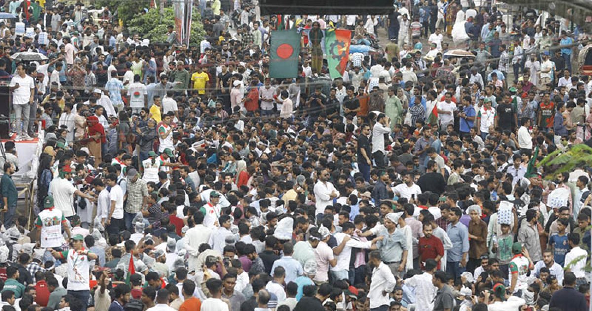 ছাত্রদলের নেতাকর্মীদের স্লোগানে মুখর শাহবাগ