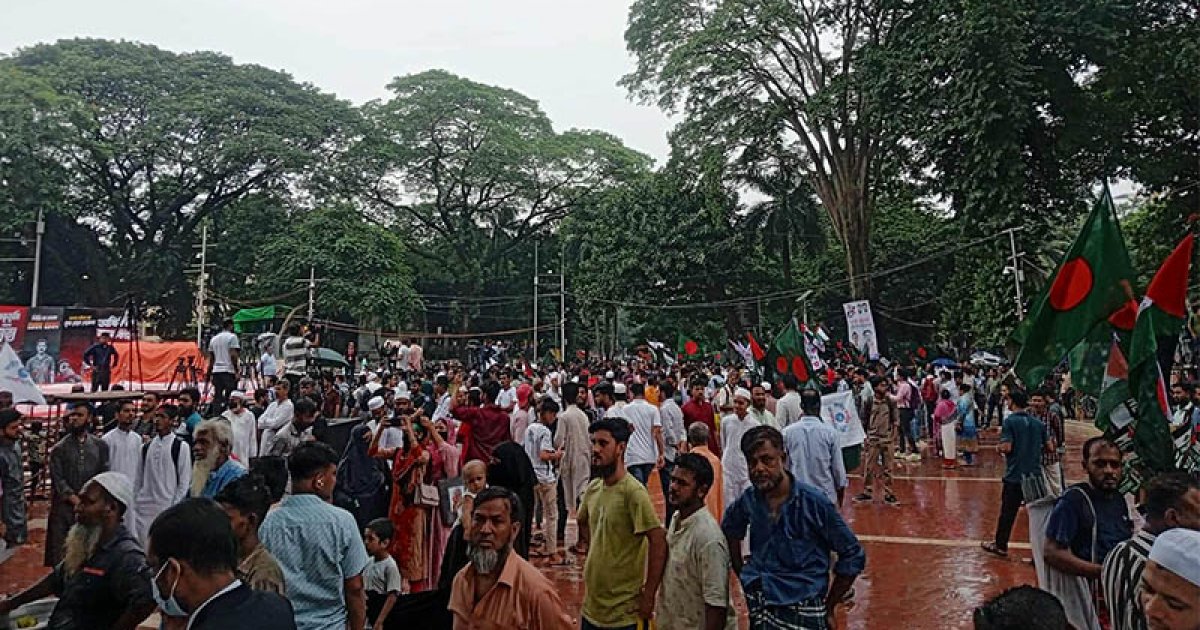 শহীদ মিনারে জড়ো হচ্ছেন এনসিপির নেতাকর্মীরা