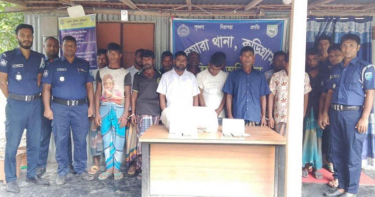 জুয়ার আসর থেকে ইউপি সদস্যসহ গ্রেফতার ১৪
