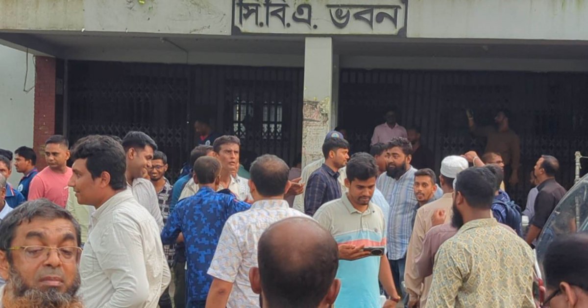 কর্মচারীদের বিক্ষোভে আবার উত্তাল মোংলা বন্দর