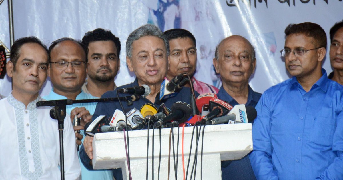বিএনপির কিংবা কোনও দলের সাংবাদিক হইয়েন না, জনগণের সাংবাদিক হন: আমির খসরু