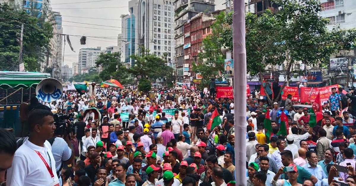 নয়া পল্টনে বিএনপির র‌্যালিতে নেতাকর্মীদের জমায়েত
