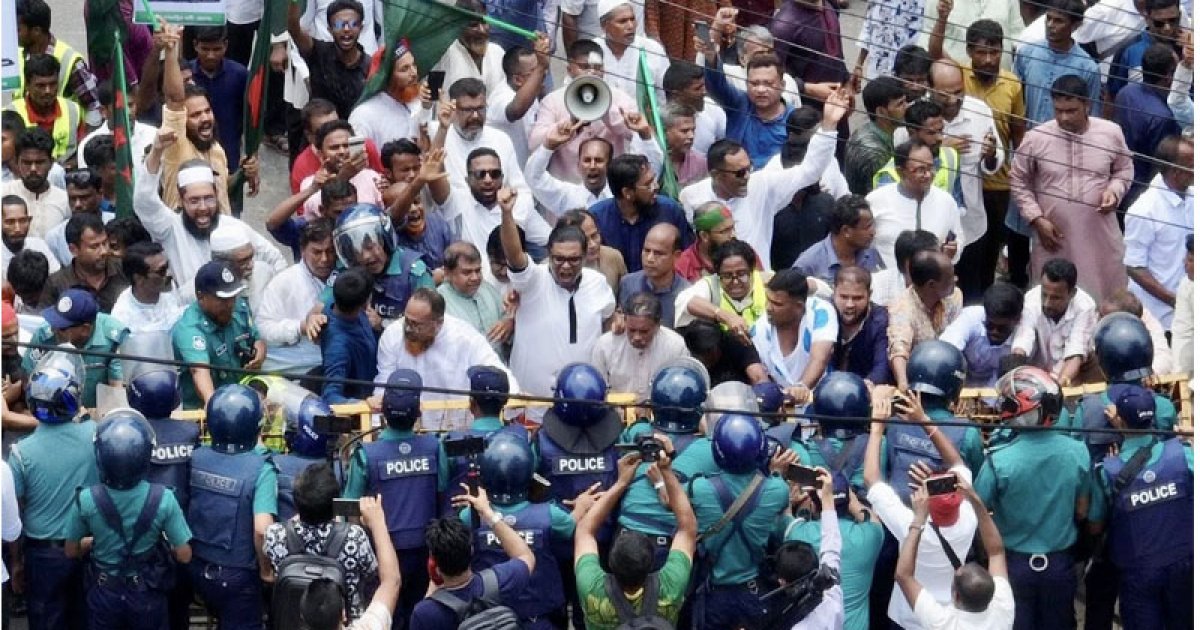 ভারতীয় দূতাবাস ঘেরাও কর্মসূচি মাঝপথে আটকে দিলো পুলিশ, গুলশানে দুর্ভোগ