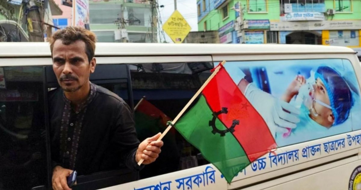 সরকারি অ্যাম্বুলেন্স নিয়ে বিএনপি নেতার শোডাউন