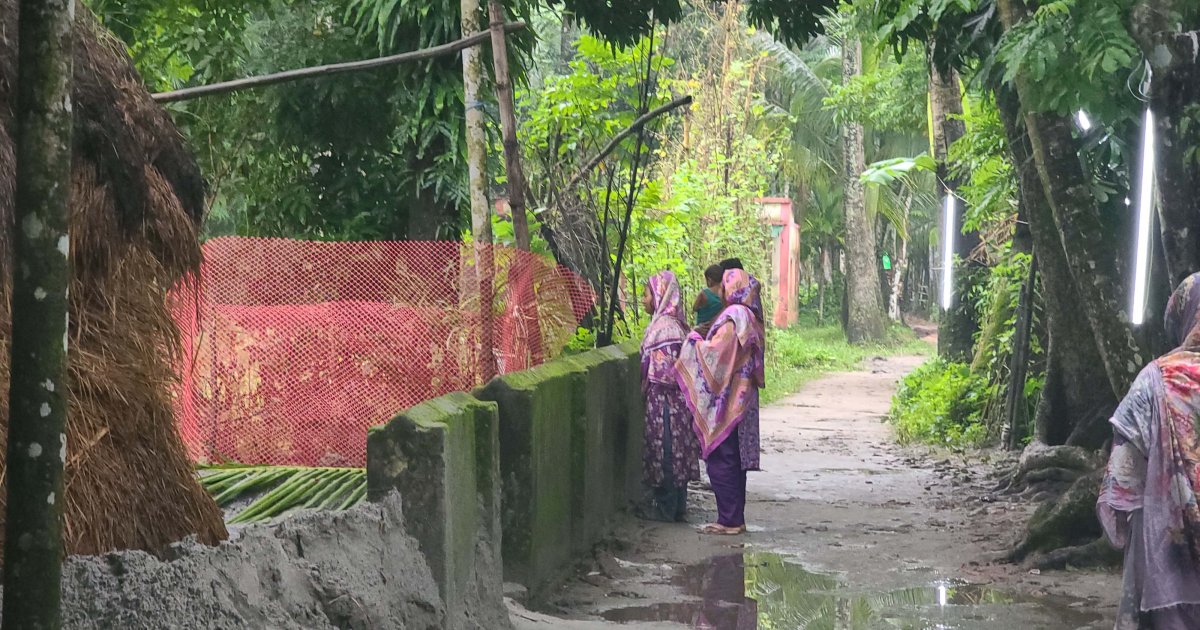 থামছে না স্বজনদের আহাজারি, চালককে গ্রেফতারের দাবি